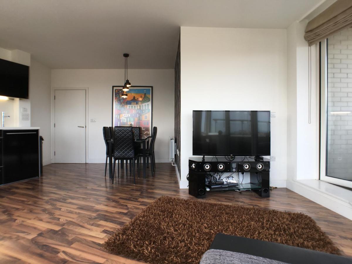 Luxury 2 Bed Penthouse Apartment Near Station London Exterior photo